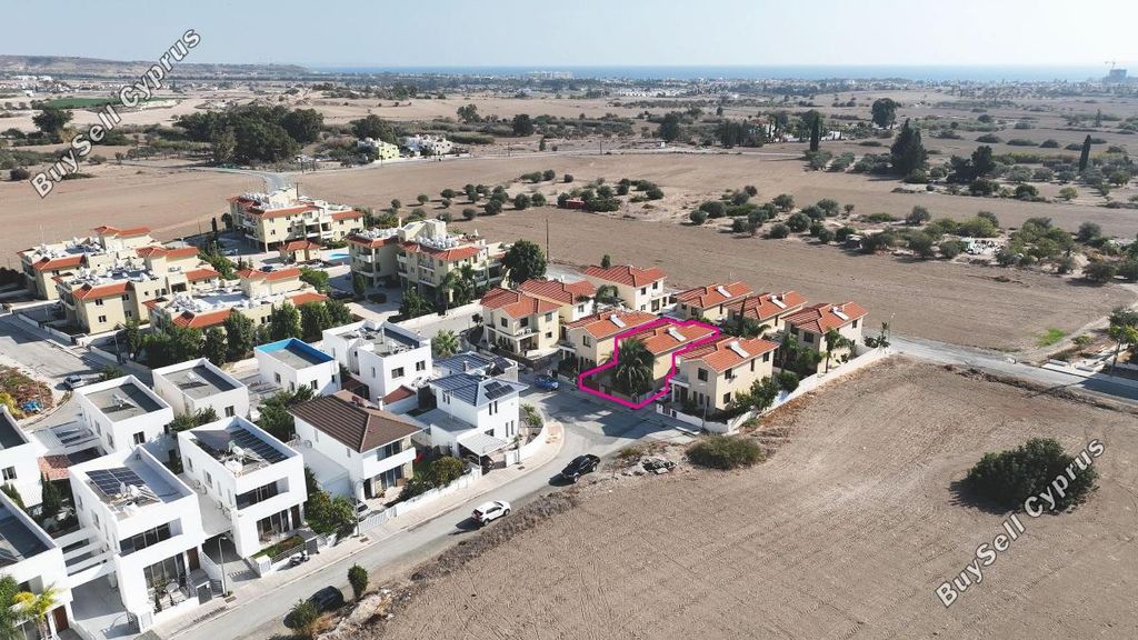 Property photo 3 of 27