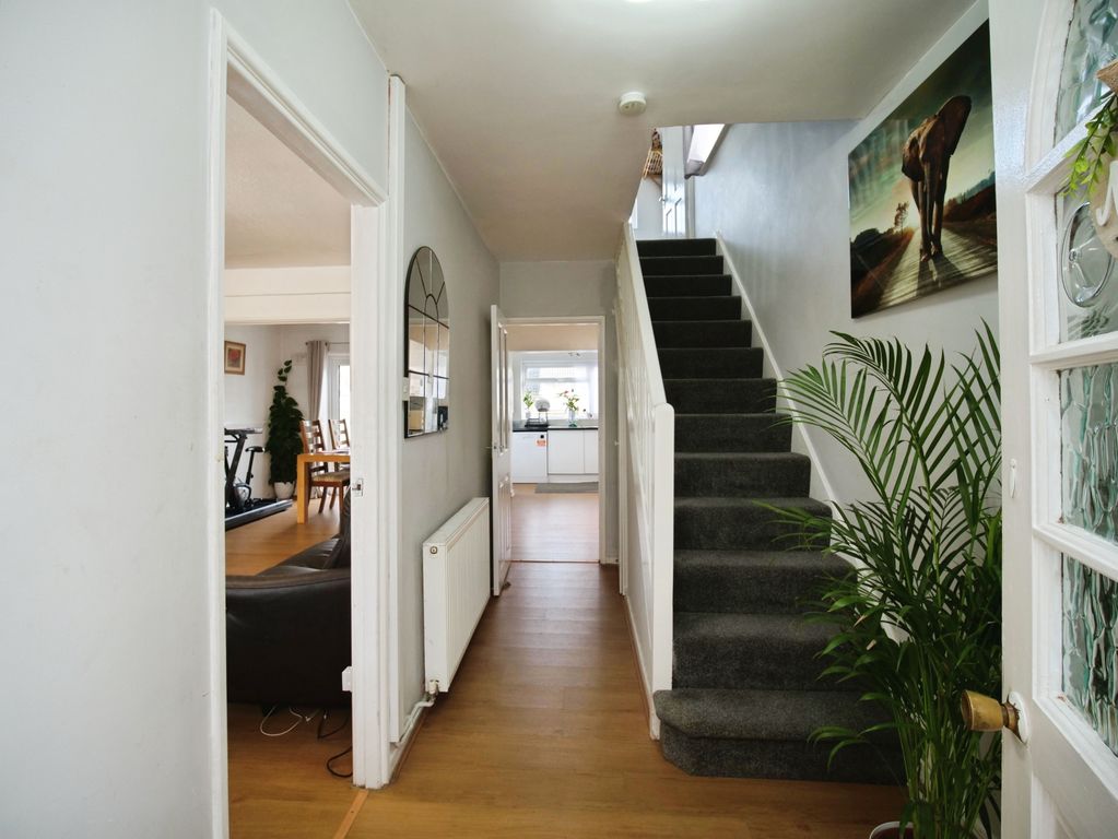 Property photo 2 of 14 Hallway