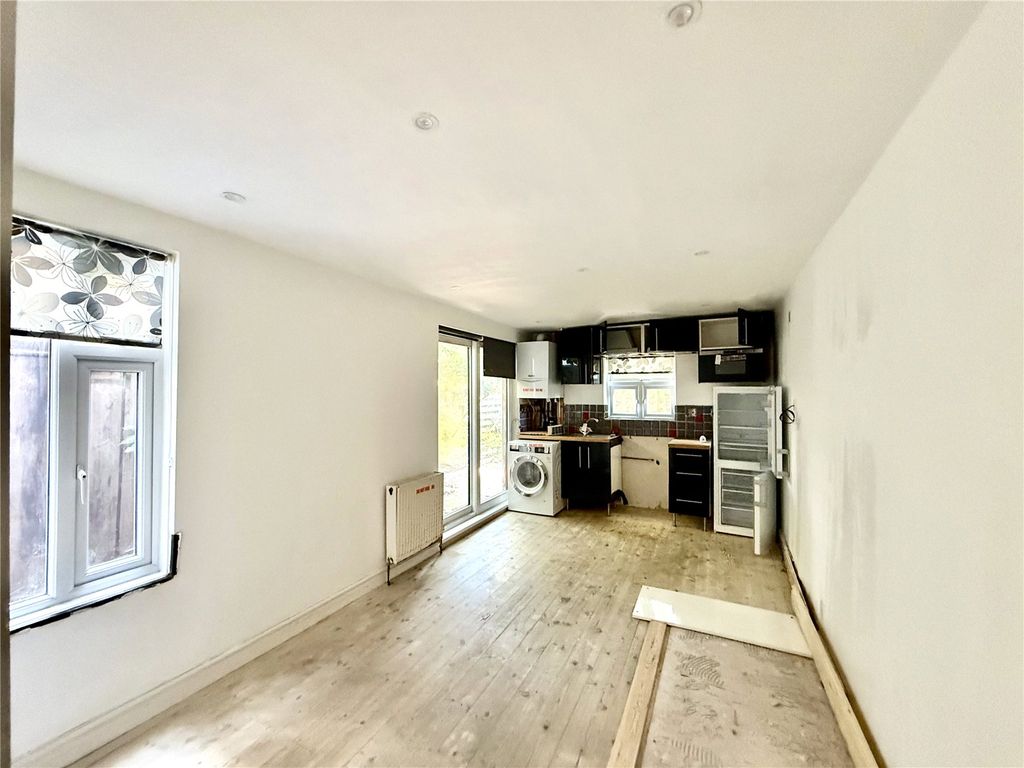 Property photo 2 of 9 Reception/Kitchen