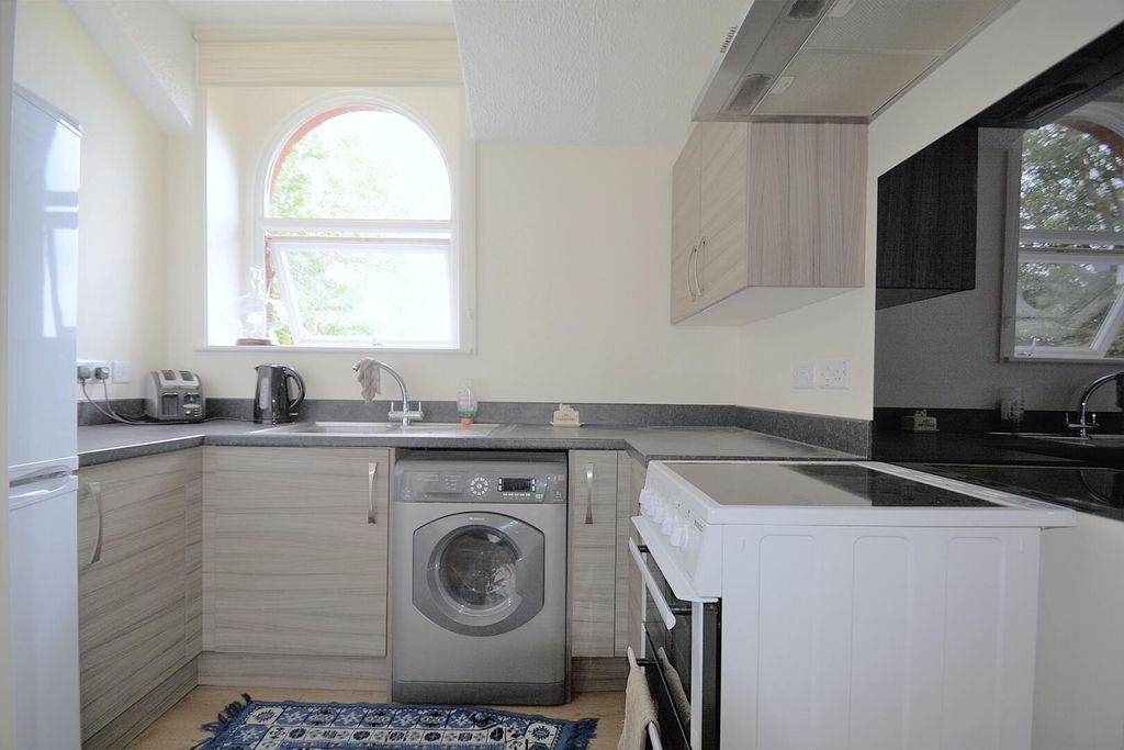 Property photo 2 of 8 Kitchen