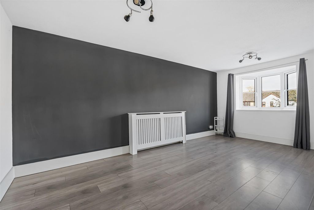 Property photo 2 of 15 6_67775.Jpg