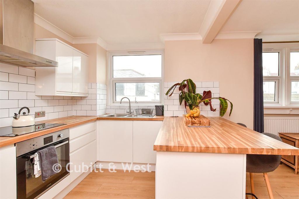 Property photo 2 of 6 Kitchen
