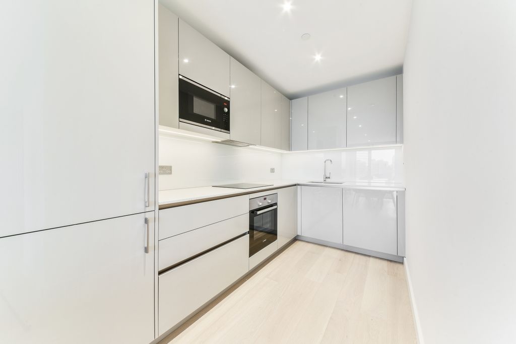 Property photo 2 of 8 Kitchen