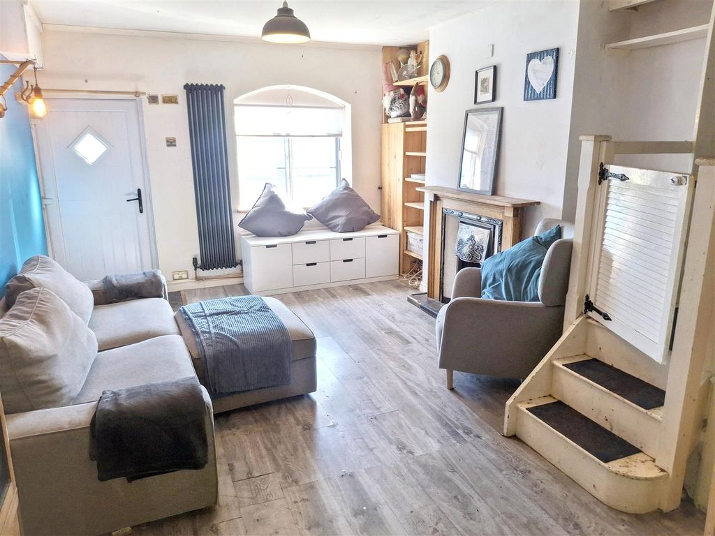 Property photo 2 of 12