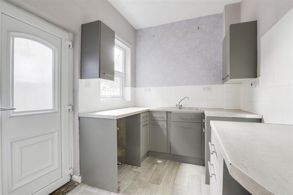 Property photo 2 of 14 11911.Jpg