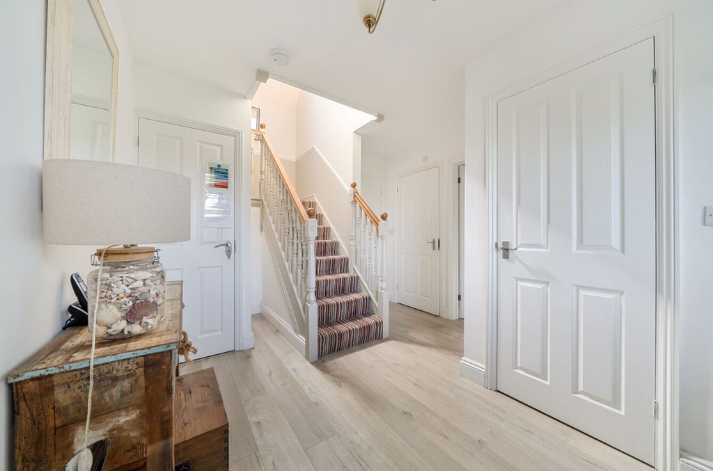 Property photo 2 of 32