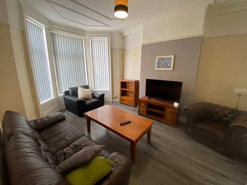 Property photo 2 of 7 Living Room