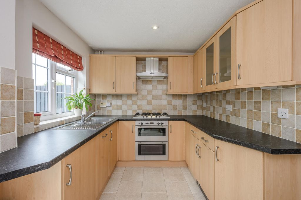 Property photo 2 of 12 Kitchen