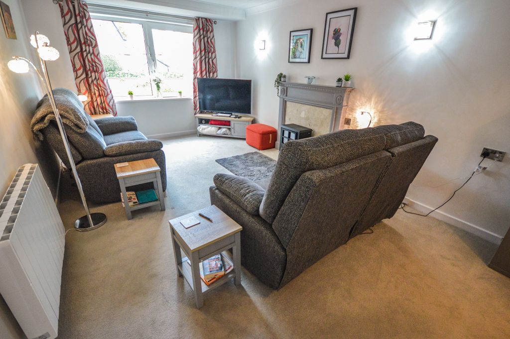 Property photo 2 of 13 Lounge/Diner