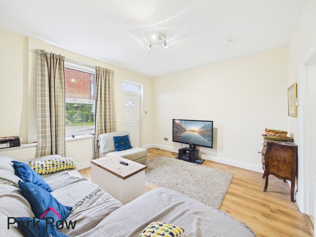 Property photo 2 of 17 Lounge