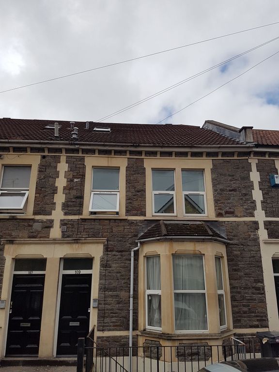 Property photo 2 of 5 Charming Stone-Fronted Terraced Home...