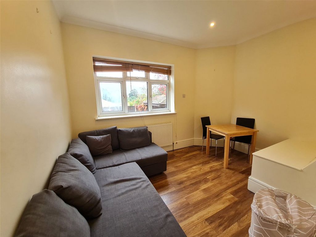 Property photo 3 of 8 Picture No. 10