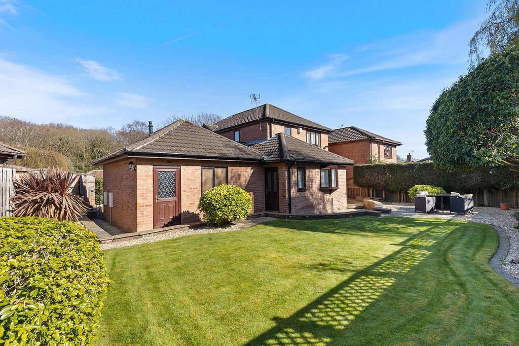 Property photo 2 of 32