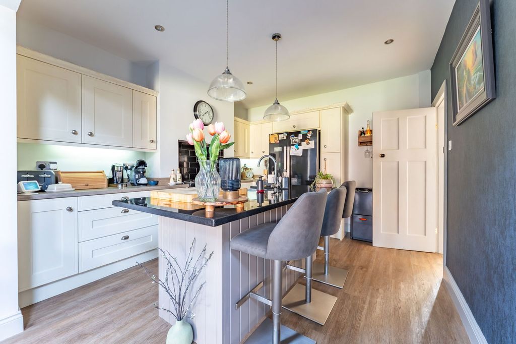 Property photo 3 of 22