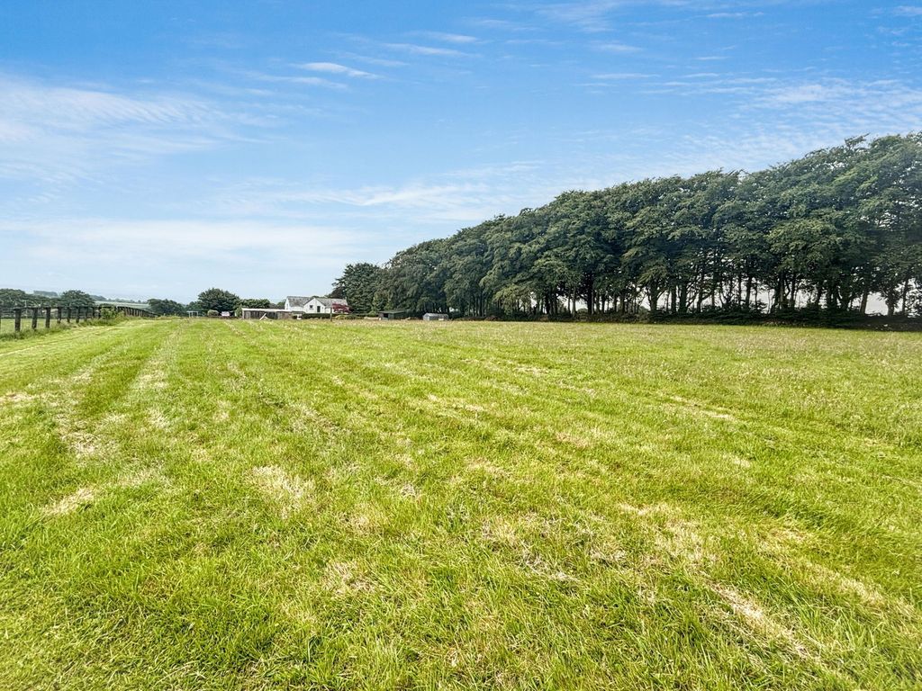 Property photo 2 of 36