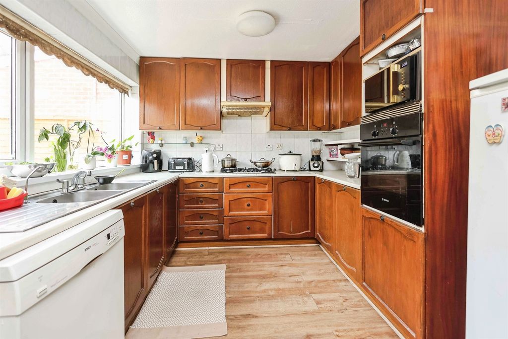 Property photo 3 of 14