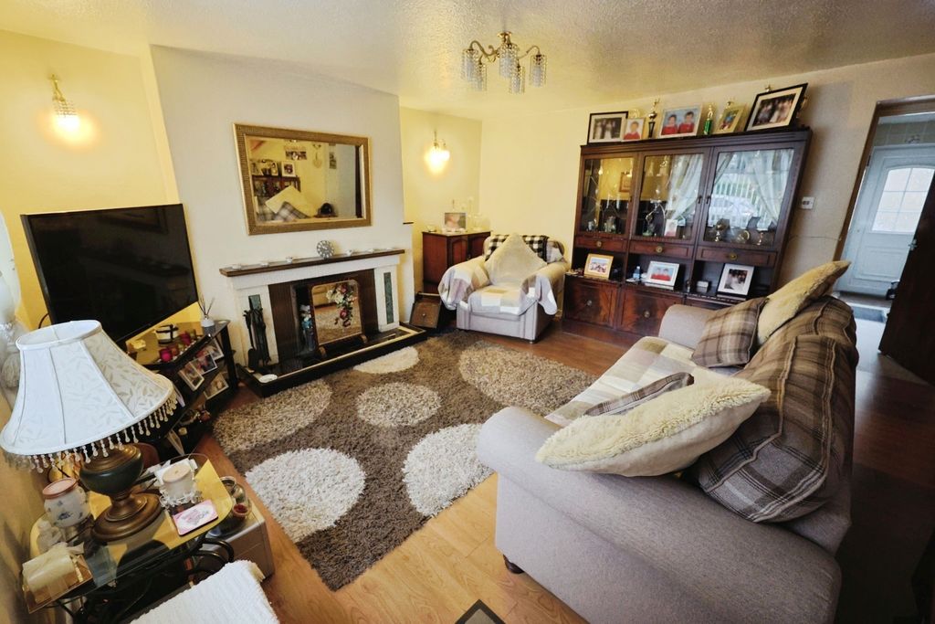 Property photo 3 of 8 Pbox-Img.Jpg