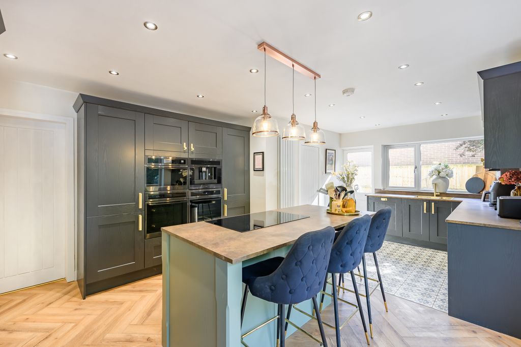 Property photo 2 of 30 Breakfast Kitchen 1