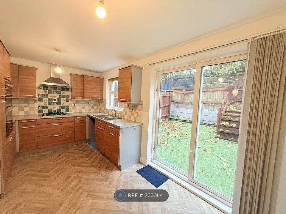 Property photo 3 of 14 Kitchen