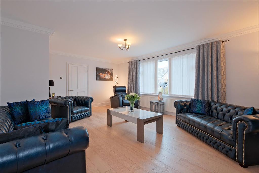 Property photo 3 of 28