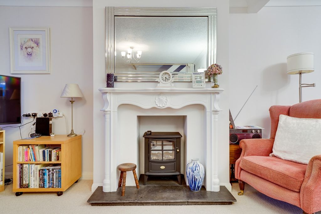 Property photo 2 of 17 4012871