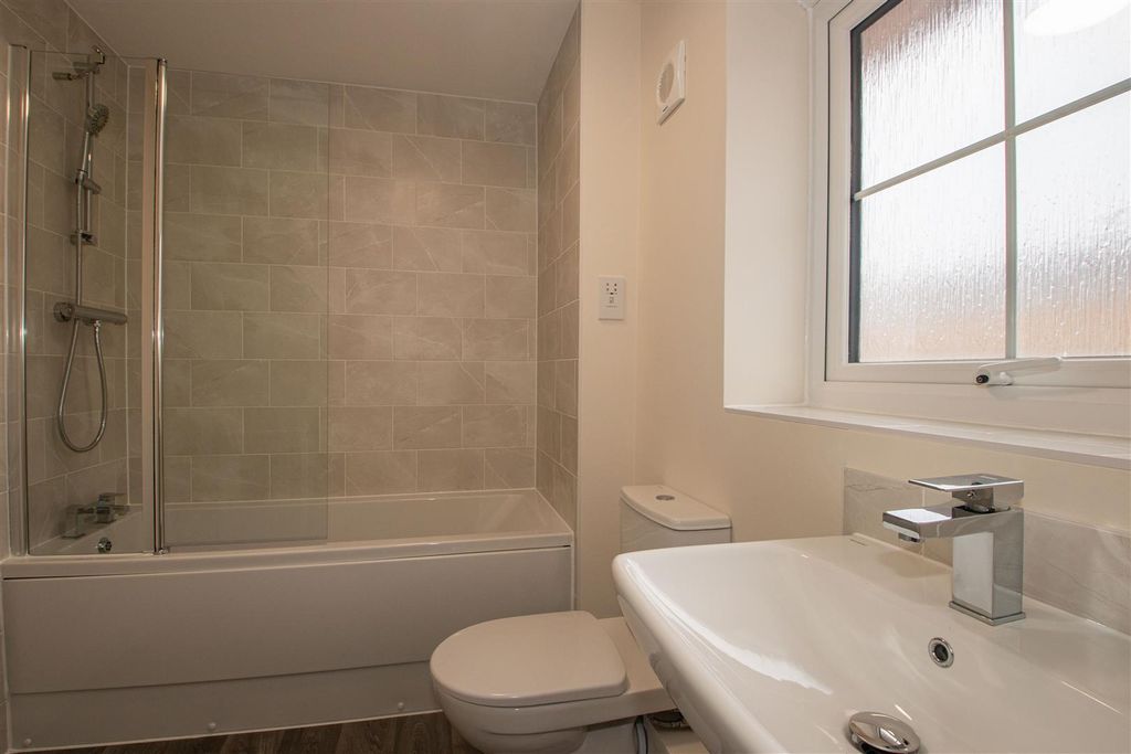 Property photo 3 of 12 Loth_4.Jpg