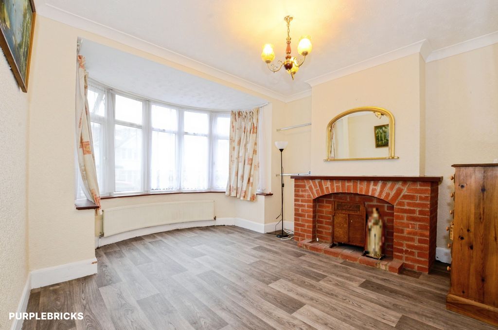 Property photo 2 of 23