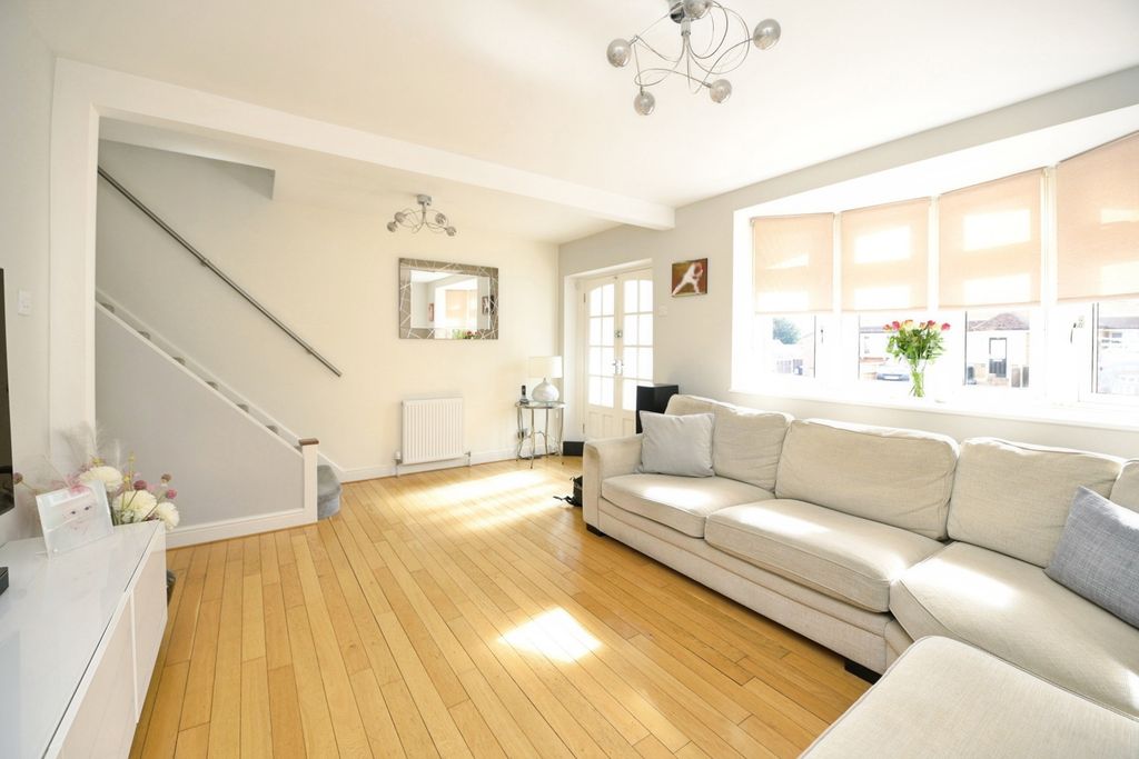Property photo 2 of 19 Pbox-Img.Jpg