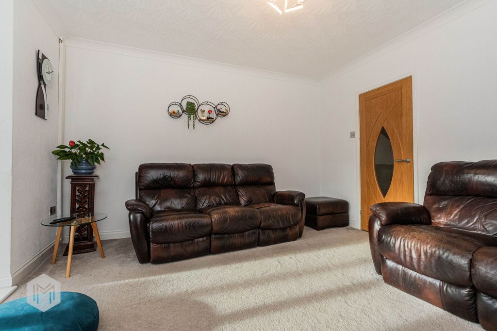 Property photo 3 of 22 Picture No. 05
