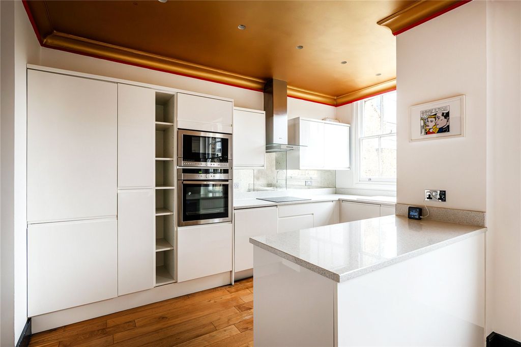 Property photo 2 of 10 Kitchen