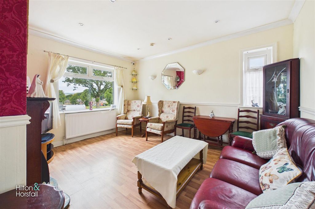 Property photo 2 of 18 Ringstone Crescent