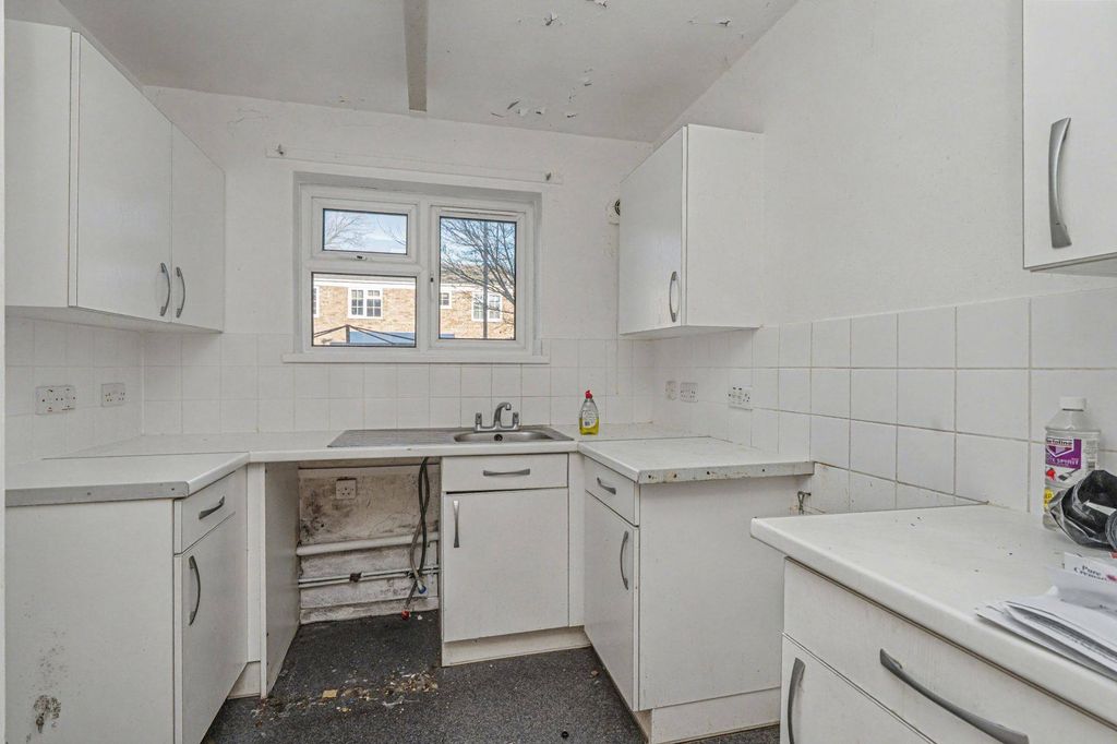 Property photo 3 of 14 26 Ditchling, Bracknell, Rg12 7Rg