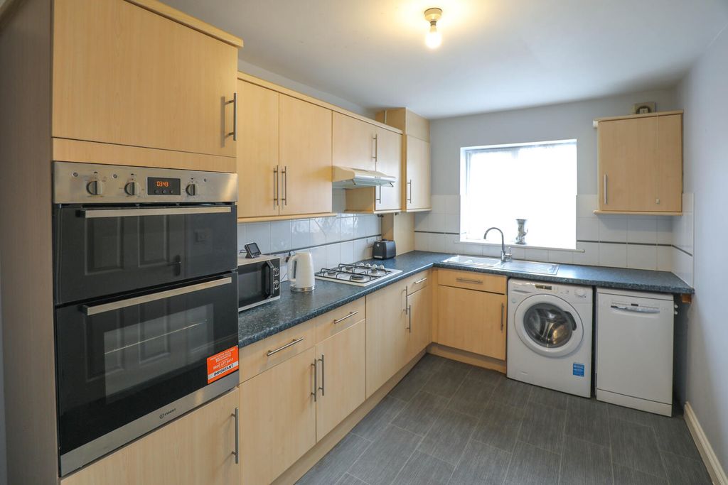 Property photo 2 of 14 Kitchen