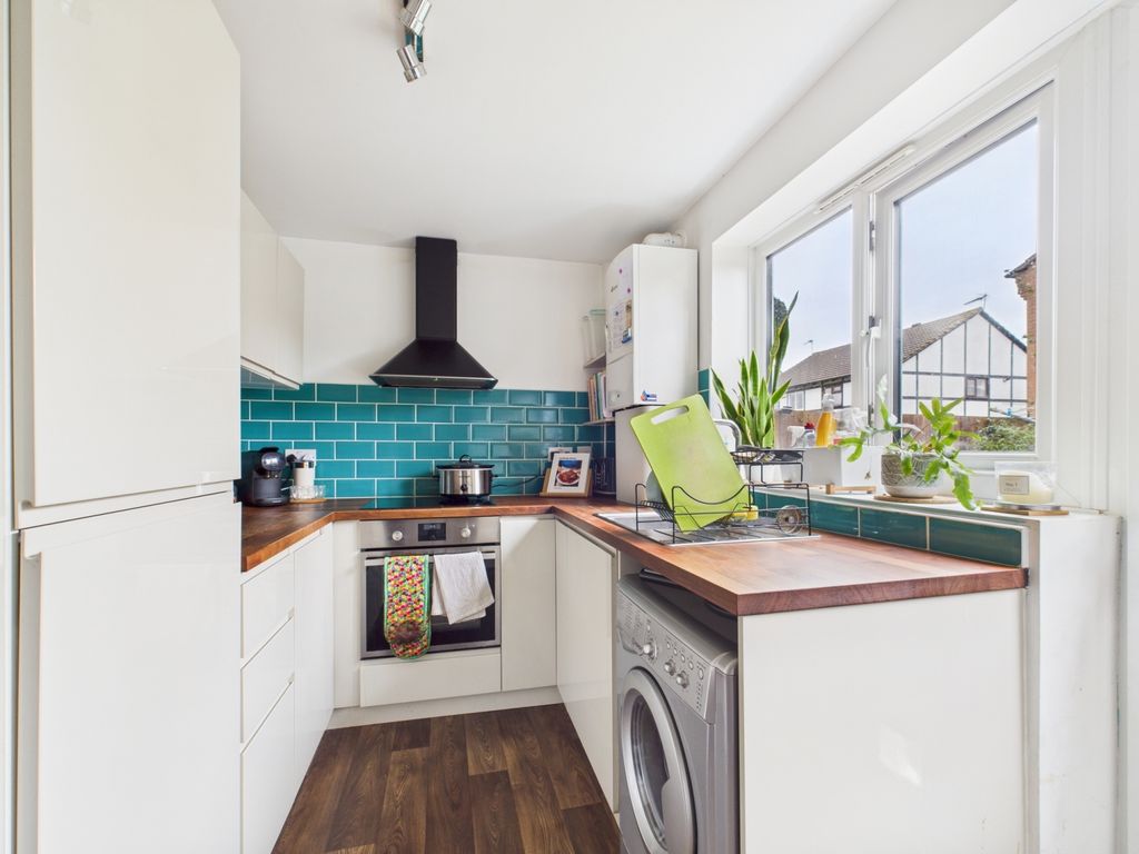 Property photo 3 of 13 Cam01740G0-Pr0461-Still010