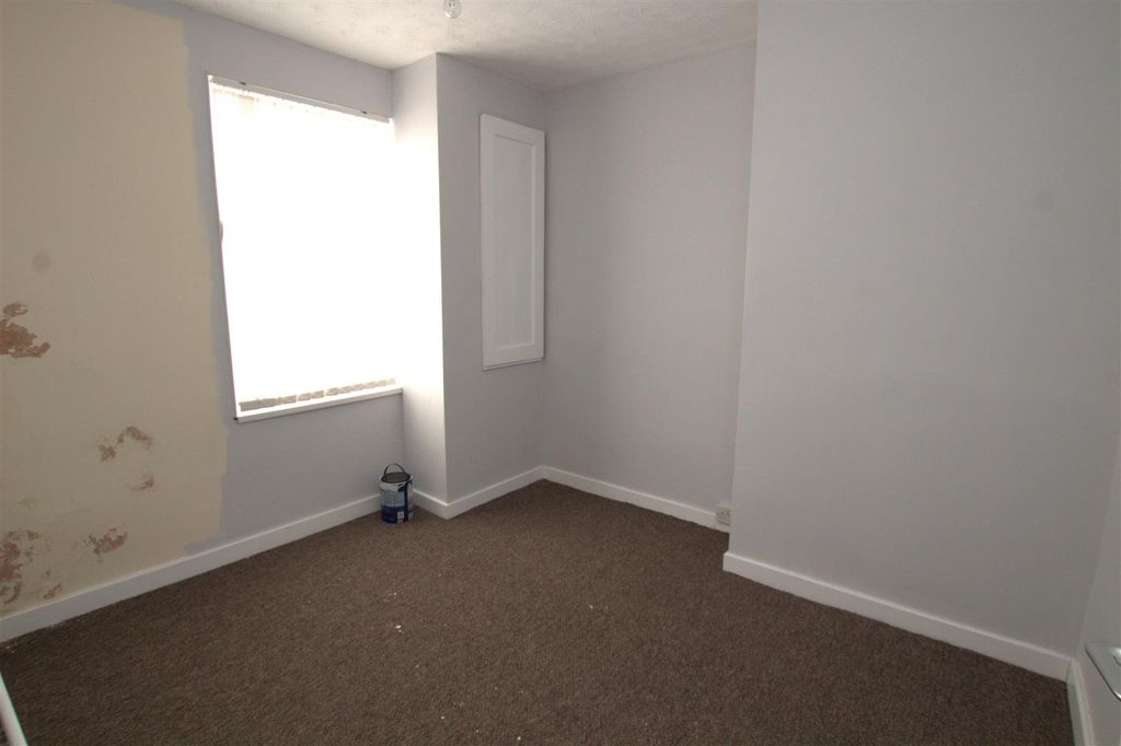 Property photo 3 of 9 Bedroom .Jpg