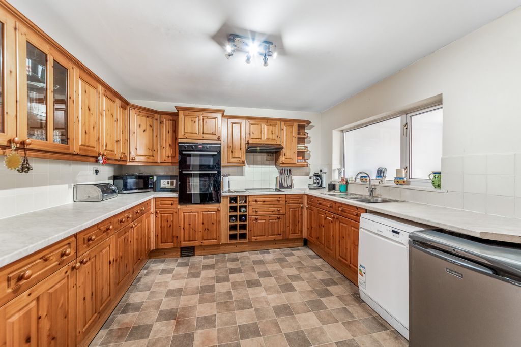 Property photo 2 of 24