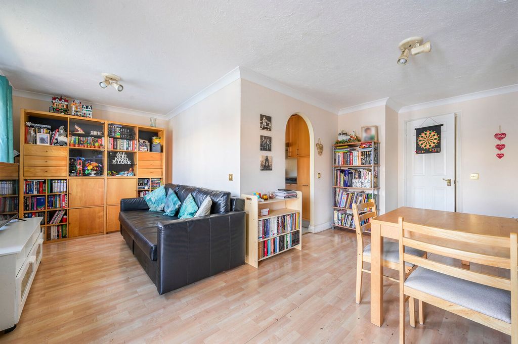 Property photo 2 of 8