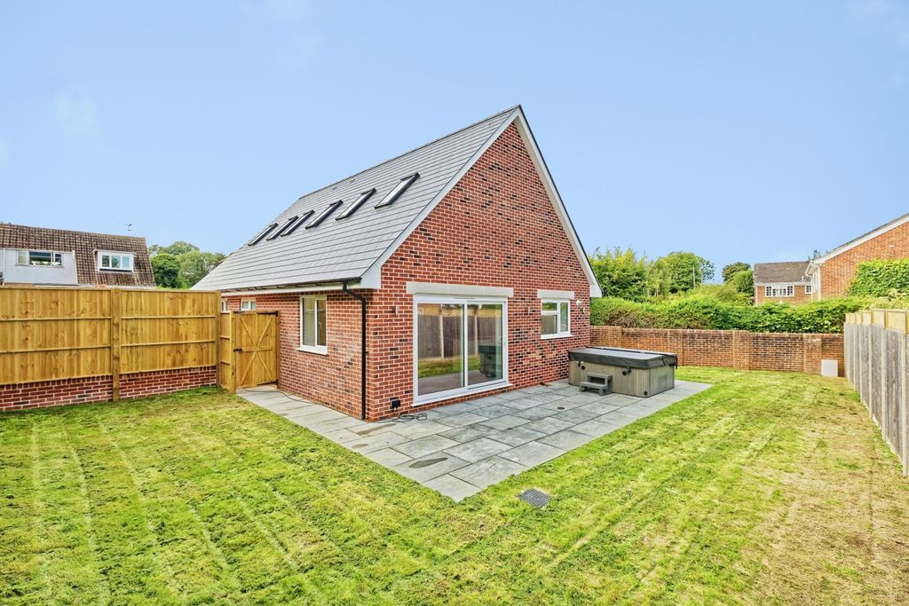 Property photo 3 of 24 Pbox-Img.Jpg