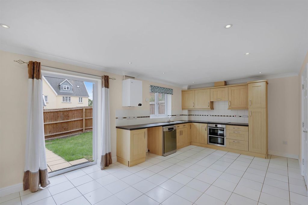 Property photo 2 of 16 Kitchen
