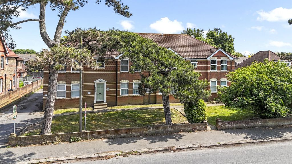 Property photo 1 of 12 Woodsdale Court, 6_01.Jpg