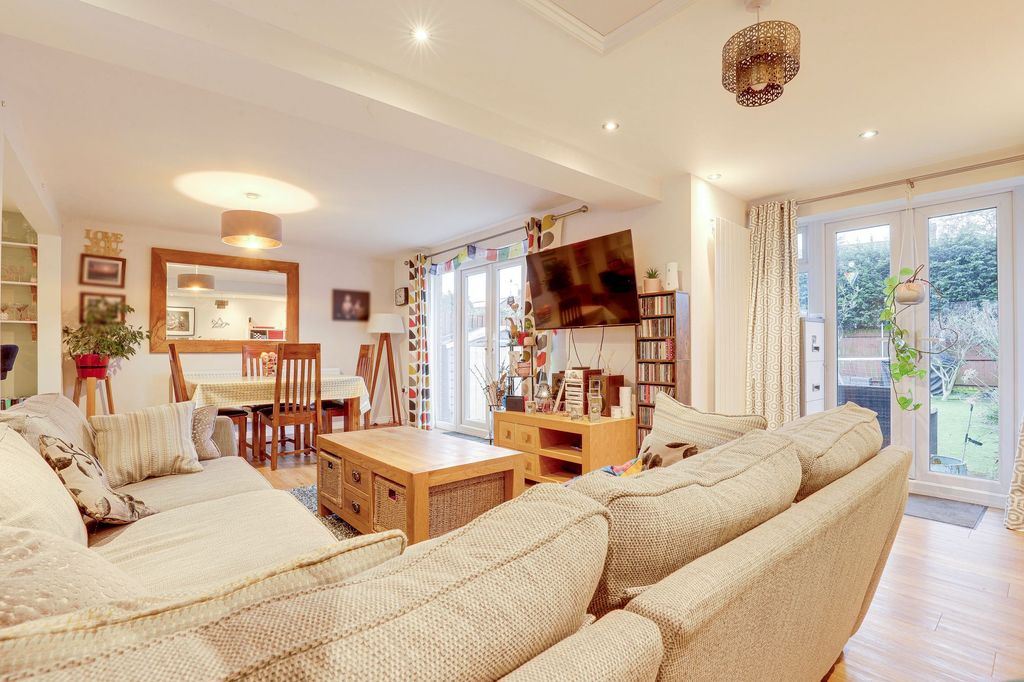 Property photo 3 of 18 Lounge/Diner