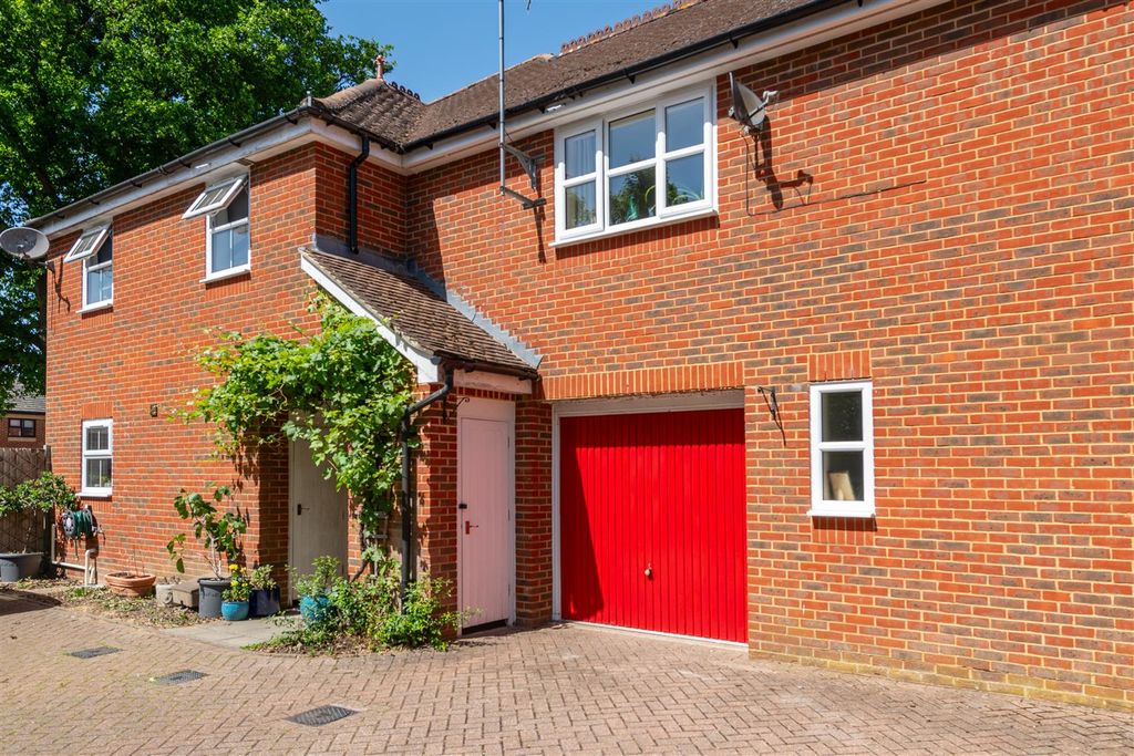 Property photo 1 of 17 15 Regents Mews Externals-2.Jpg