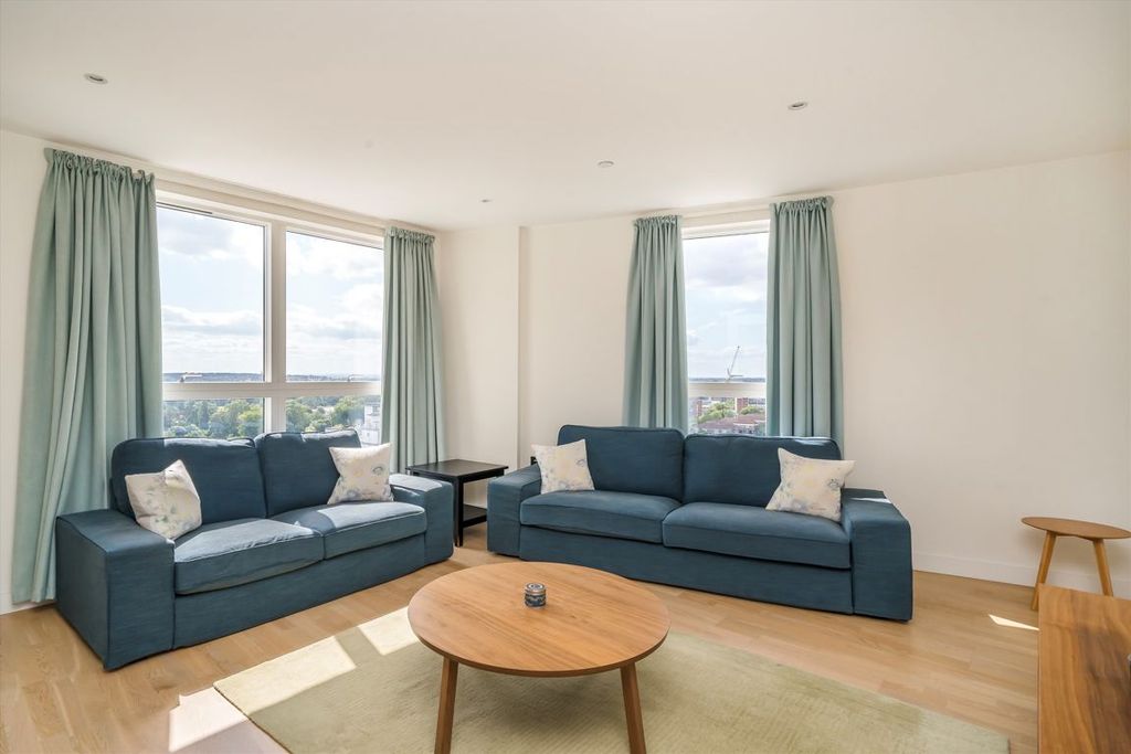 Property photo 2 of 8