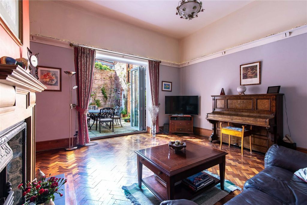 Additional image 4 of 6 bed detached house for saleTattershall Drive, The Park NG7