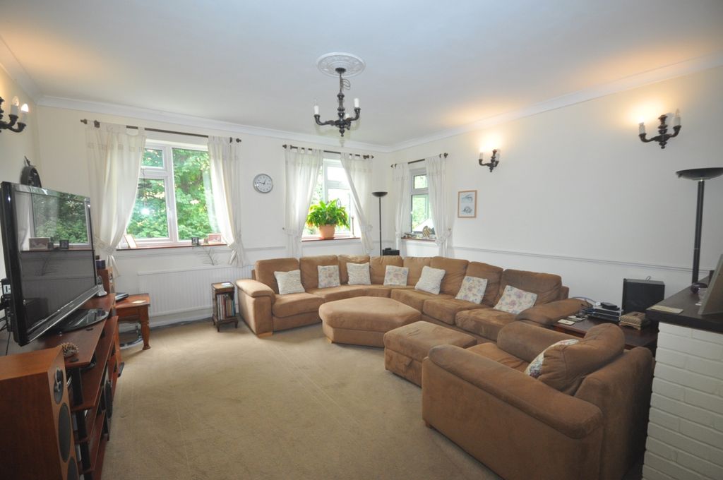 Property photo 2 of 13 Lounge 1