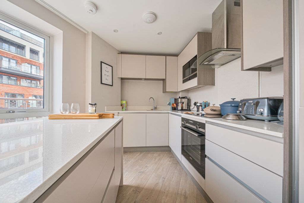 Property photo 2 of 15 1384002-16-6925Fd...