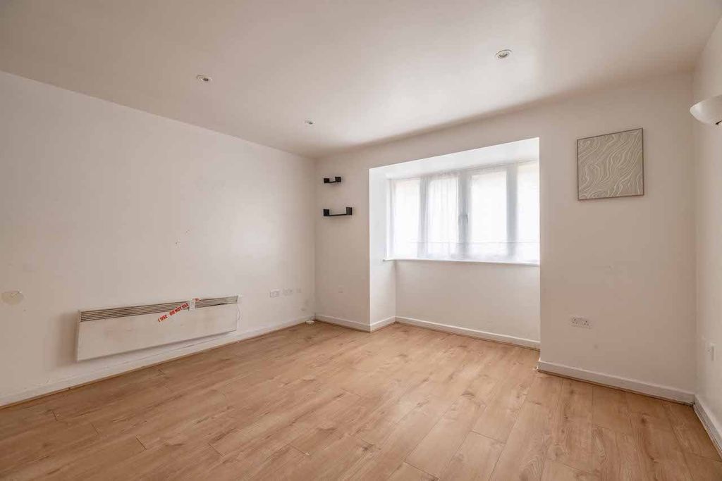 Property photo 3 of 24