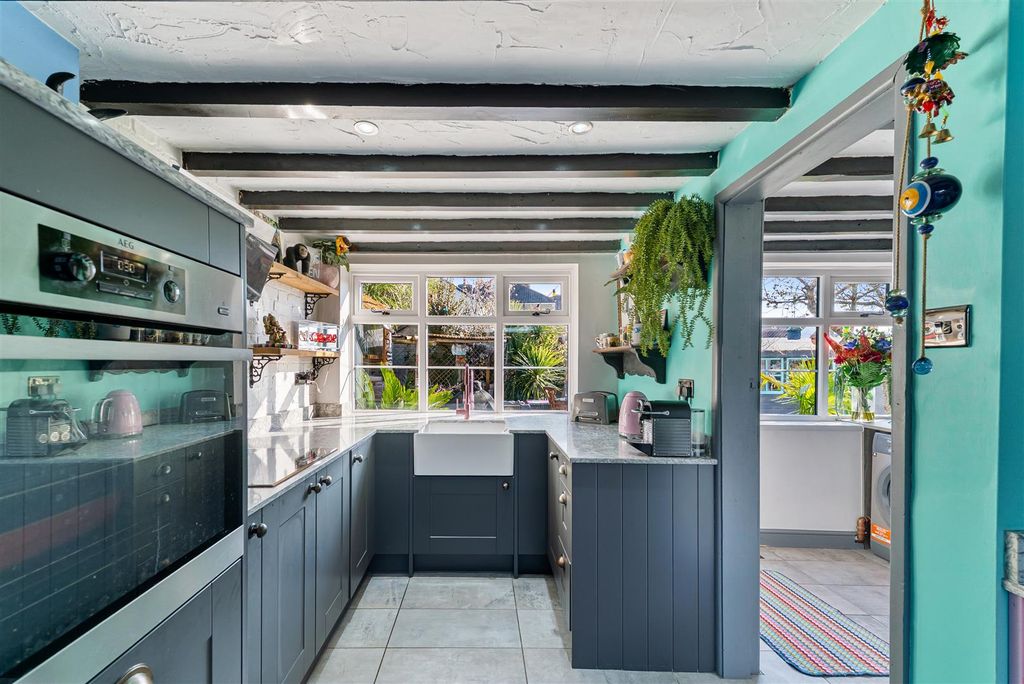 Property photo 2 of 21 Kitchen