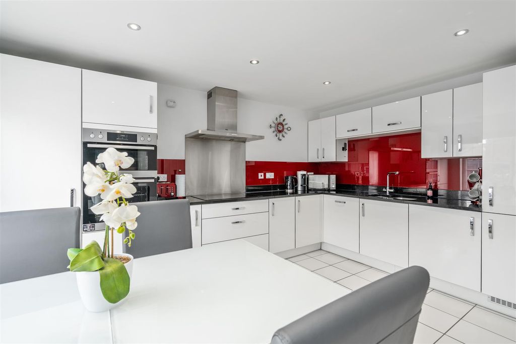 Property photo 3 of 15 35 Barton Drive_12.Jpg