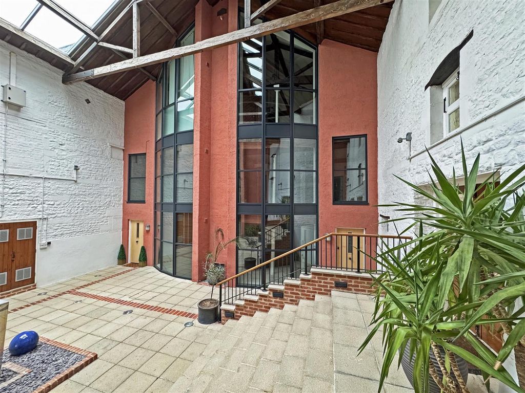 Property photo 2 of 18 Aldgate Court, Ketton